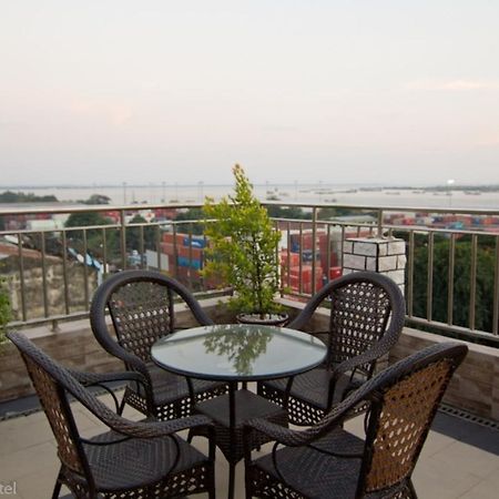 Millennium Hotel Rangoon Buitenkant foto